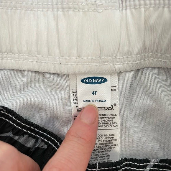 Old Navy Sharks swim trunk, size 4 - Picture 3 of 4
